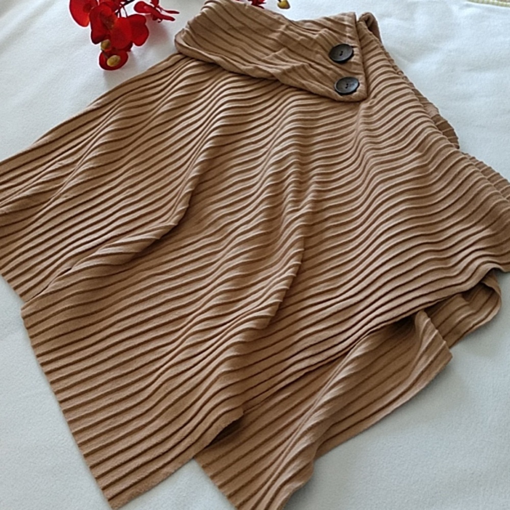 NEW Cape Drape Fleece Poncho Collar Buttons Pleated Tan Elegant Le Moda One Size - Picture 2 of 9